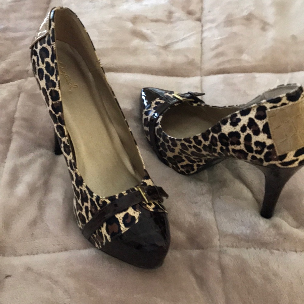 Leopard Print size 9 shoe..BRAND NEW